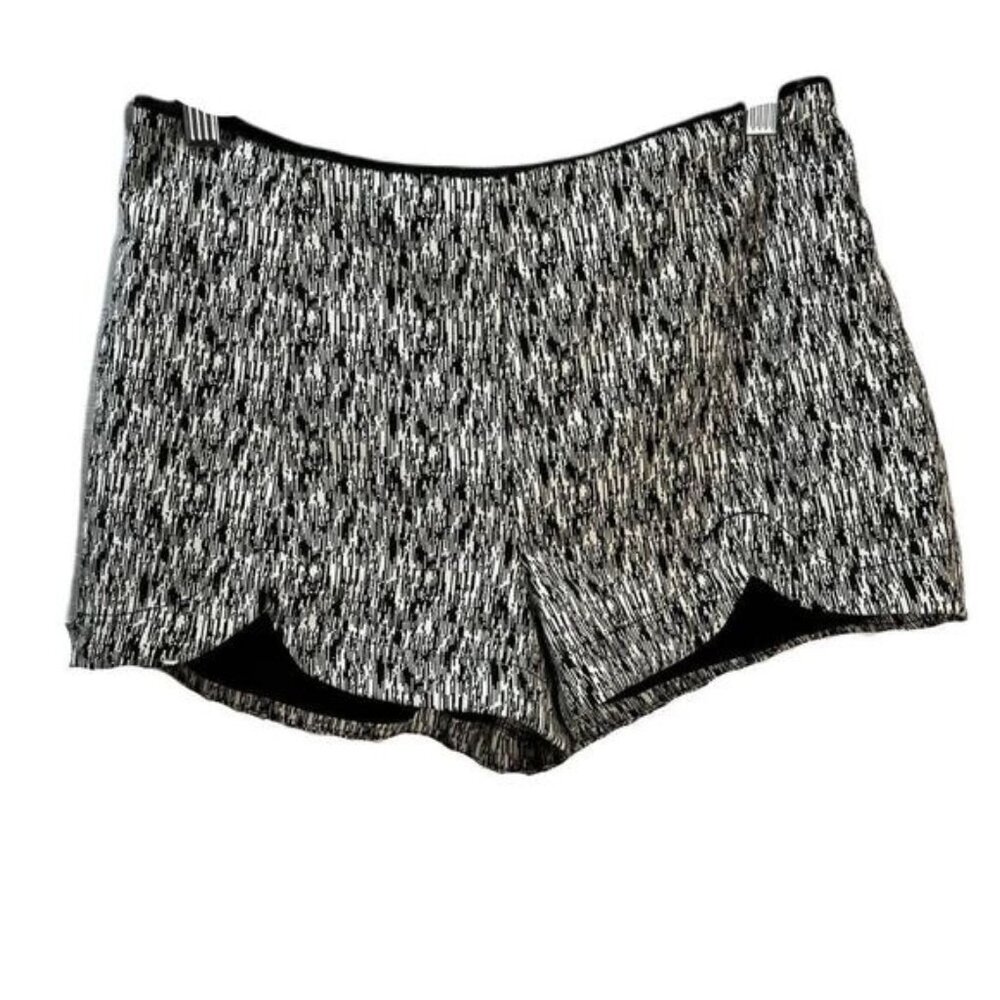 Forever 21 Woven Ivory and Black Shorts Medium‎